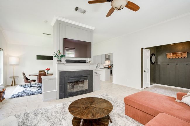 6502 Walebridge Ln, House other with 3 bedrooms, 2 bathrooms and 4 parking in Austin TX | Image 4