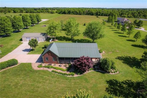 36404 E County Line Rd, Lone Jack, MO, 64070-9601 | Card Image