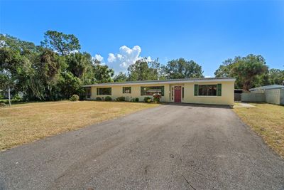 Front of home - 2 entrances | Image 1