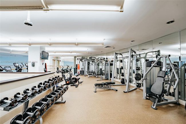 LPH07 - 19333 Collins Ave, Condo with 3 bedrooms, 3 bathrooms and null parking in Sunny Isles Beach FL | Image 28