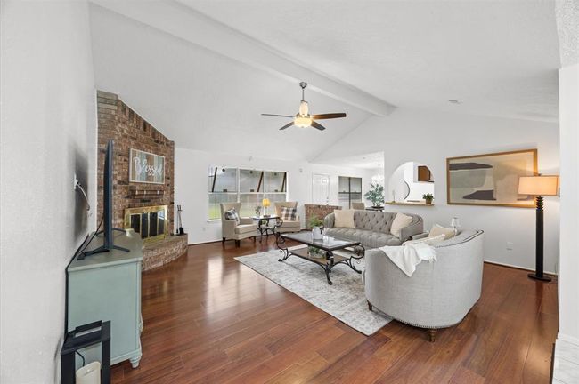 1370 Stevenage Ln, House other with 3 bedrooms, 2 bathrooms and 2 parking in Channelview TX | Image 6