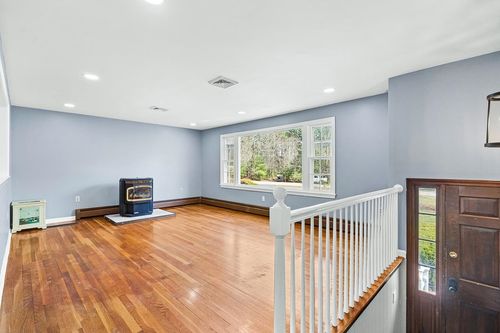 6 Happy Ln, Londonderry, NH, 03053-4041 | Card Image
