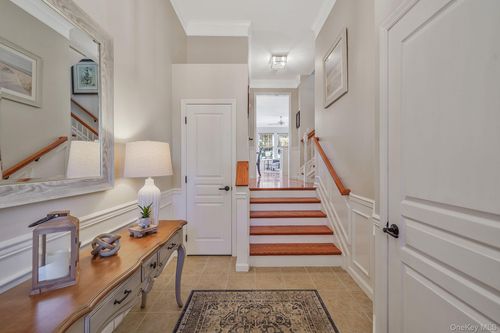 6 Sugar Pine Ln, Bay Shore, NY, 11706-5869 | Card Image