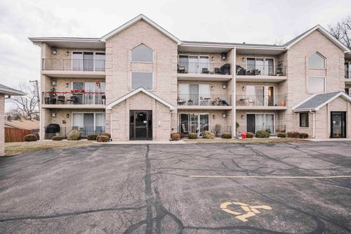1b-8836 Amelia Ct, Justice, IL, 60458-2376 | Card Image