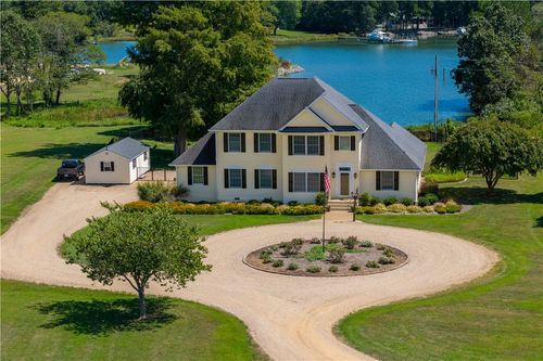 427 Natty Point Ln, Kilmarnock, VA, 22482-3126 | Card Image