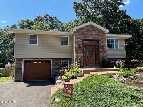 1037 Timothy Ln, Niskayuna, NY, 12309-1617 | Card Image