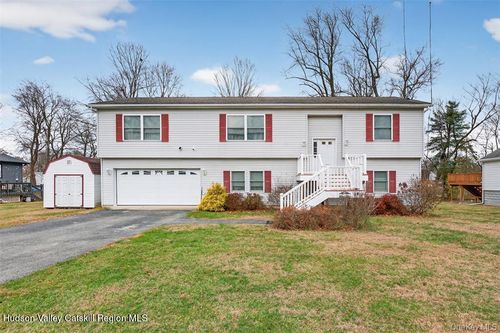 15 Wright Ave, Hyde Park, NY, 12538-2412 | Card Image