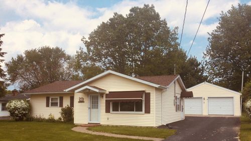 2 Genesee Ln, Plattsburgh, NY, 12901-1144 | Card Image