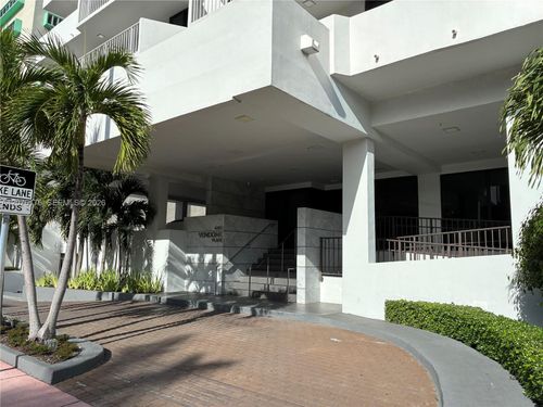 402-4301 Collins Ave, Miami Beach, FL, 33140-3220 | Card Image