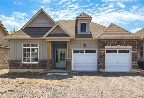 67 Hillcroft Way, Bobcaygeon, ON, K0M1A0 | Card Image