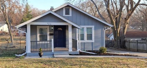 9212 E 69th Ter, Raytown, MO, 64133-5715 | Card Image