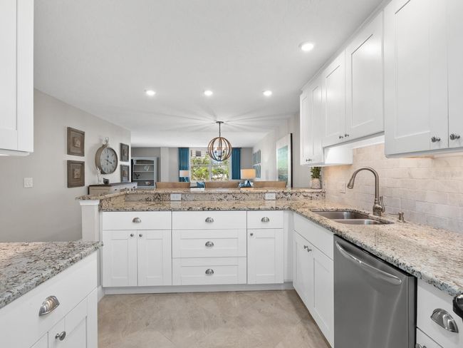 APT-104 - 8701 Midnight Pass Rd, Condo with 2 bedrooms, 2 bathrooms and null parking in SARASOTA FL | Image 8