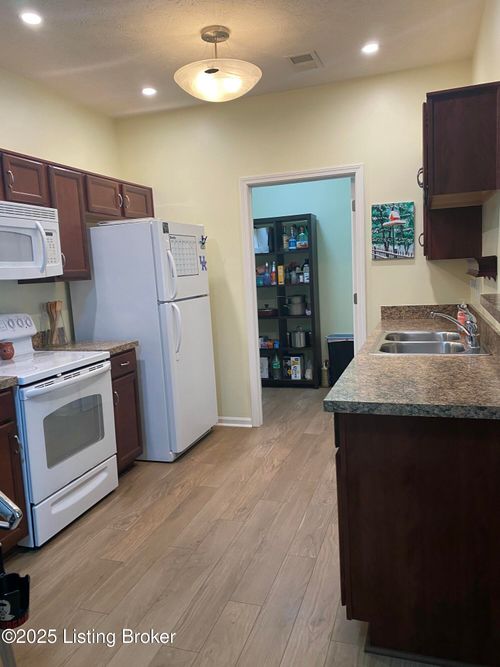 102-9901 Club Springs Way, Louisville, KY, 40291-4218 | Card Image