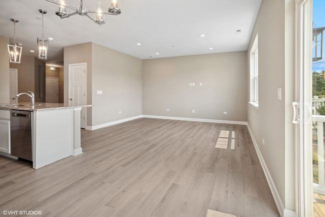 343 W Meister Ave, Condo with 2 bedrooms, 3 bathrooms and 2 parking in Elmhurst IL | Image 4