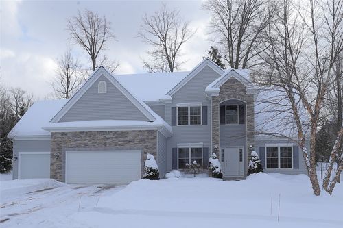 4355 Stone Creek Dr, Erie, PA, 16506-7041 | Card Image