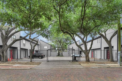 s-2100 Commonwealth St, Houston, TX, 77006-1878 | Card Image