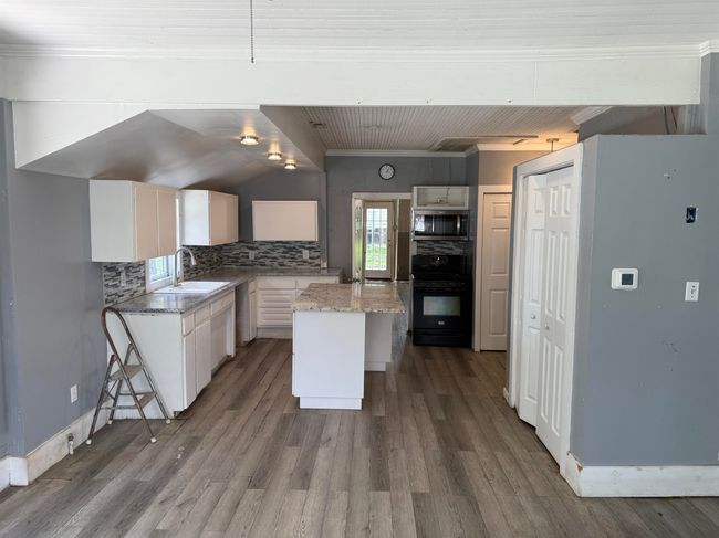 407 S Main St, House other with 2 bedrooms, 3 bathrooms and null parking in Burnet TX | Image 14