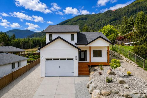 464 Mountain View Dr, Lake Cowichan, BC, V0R2G1 | Card Image