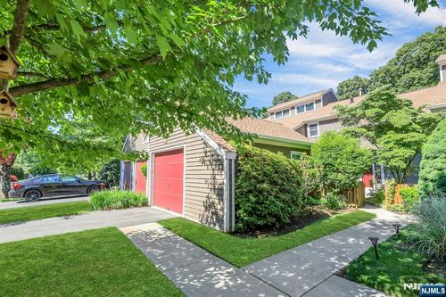 172 Grandview Ln, Mahwah, NJ, 07430-3607 | Card Image