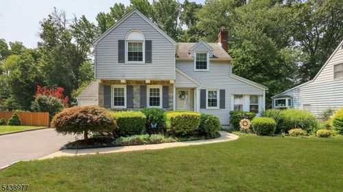 11 Munsee Dr, Cranford, NJ, 07016-3413 | Card Image