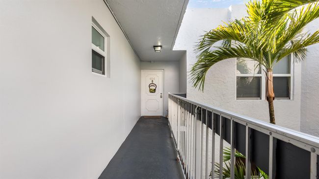 APT-404 - 9421 Evergreen Pl, Condo with 2 bedrooms, 2 bathrooms and null parking in Davie FL | Image 5