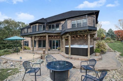 8501 Moon Rd, Saline, MI, 48176-9435 | Card Image