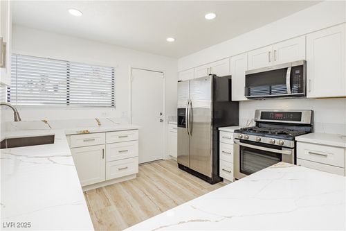 129 Farkas Ln, Las Vegas, NV, 89145-4022 | Card Image