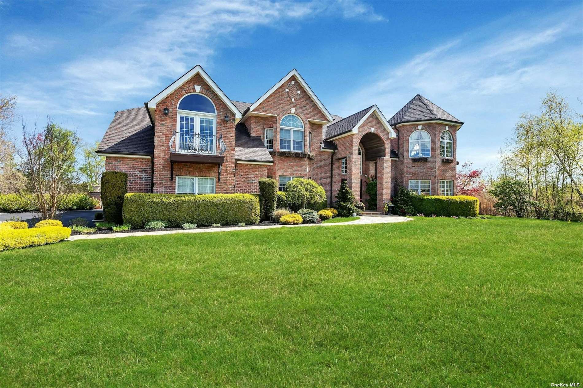 Shore Dr, Oakdale, NY 11769