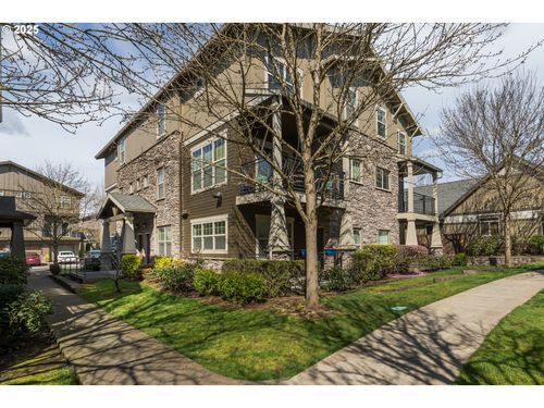 654 Ne Garswood Ln, Hillsboro, OR, 97006-9213 | Card Image