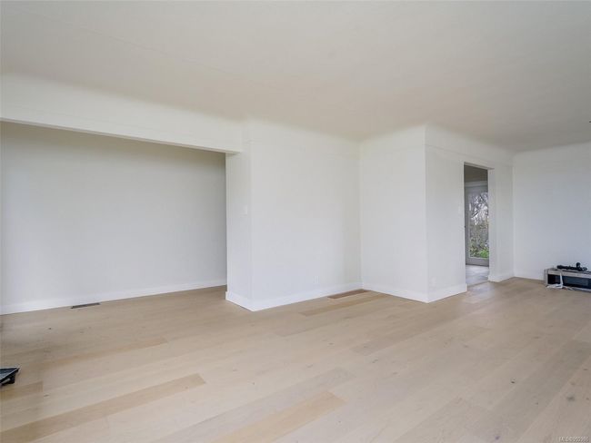 FRESH INTERIOR PAINT INSIDE AND OUT | Image 7