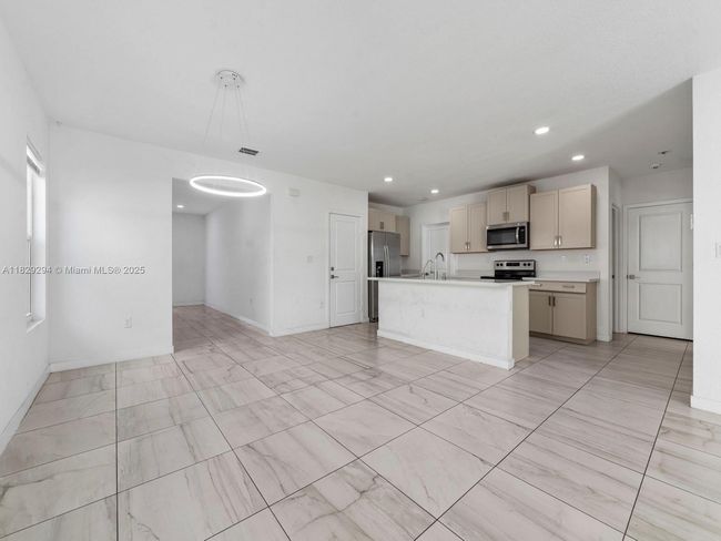 619 Ne 5 Th St, House other with 5 bedrooms, 3 bathrooms and null parking in Florida City FL | Image 12