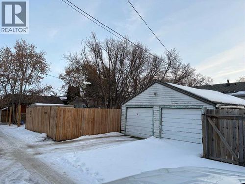 5208 55 Ave, Ponoka, AB, T4J1G8 | Card Image