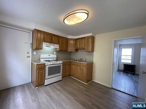 49 Downing St, Newark, NJ, 07105-2369 | Card Image