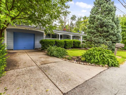 3620 S Sunset Dr, Milwaukee, WI, 53220-1221 | Card Image