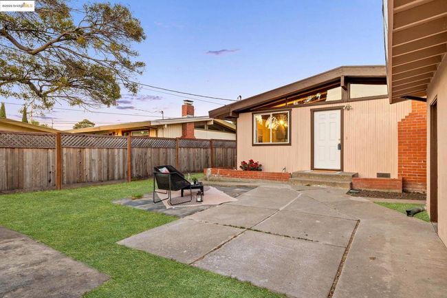 Front Yard | Image 50
