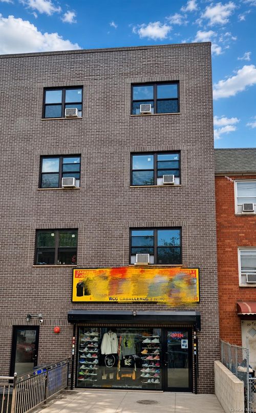10211 37th Ave, Corona, NY, 11368-5659 | Card Image