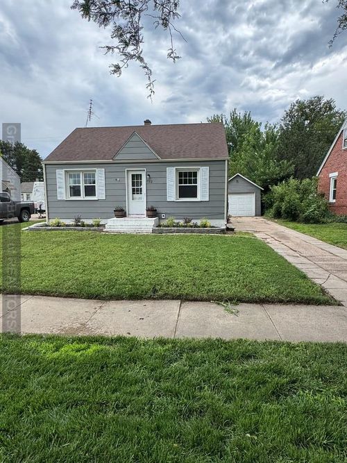 722 E 4th Street, Hastings, NE, 68901 | Card Image