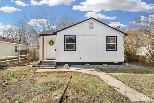 1033 Nevada St, Gooding, ID, 83330-1744 | Card Image