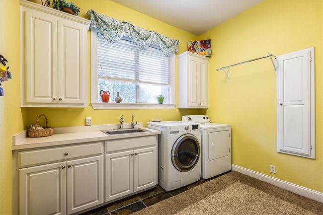 Laundry Room | Image 19