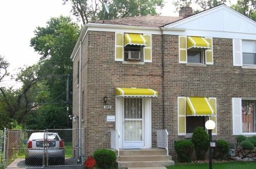 9815 S Clyde Ave, Chicago, IL, 60617-5218 | Card Image
