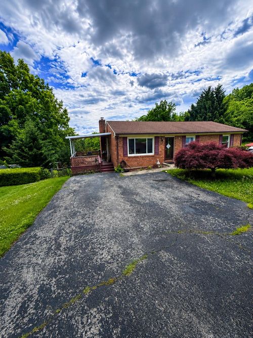 1140 Mineral Springs Dr, Vinton, VA, 24179-5504 | Card Image
