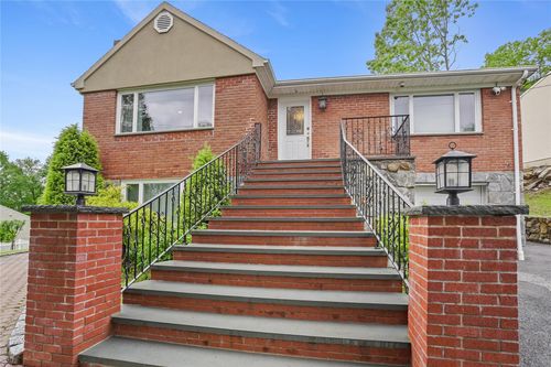 73 Plum Rd, Mahopac, NY, 10541-4248 | Card Image