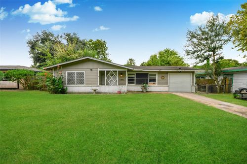 515 24th Ave N, Texas City, TX, 77590-6042 | Card Image