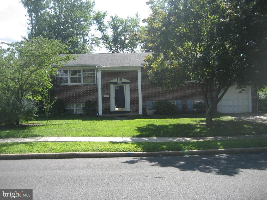 Grenville Dr, Blackwood, NJ 08012