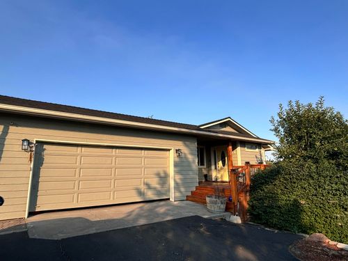 203 Se Crestview Ln, Madras, OR, 97741-9361 | Card Image