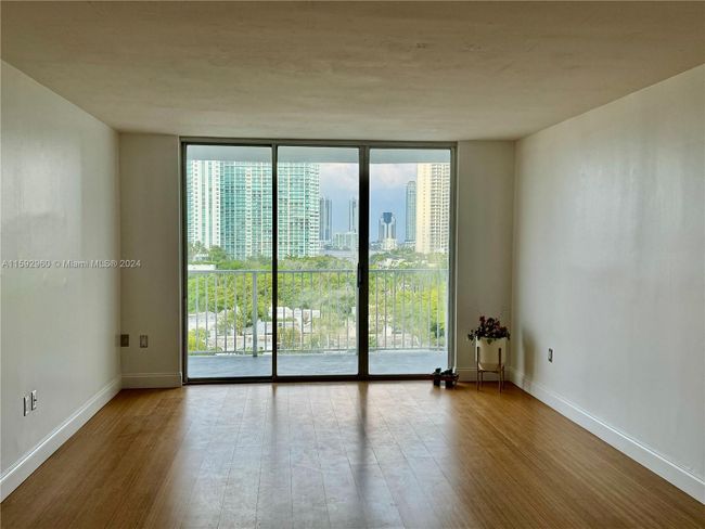1007E - 2851 Ne 183rd St, Condo with 2 bedrooms, 2 bathrooms and null parking in Aventura FL | Image 7