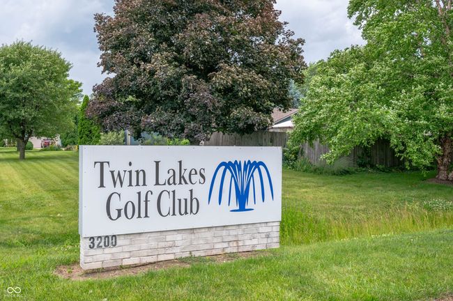 The neighborhood wraps around Twin Lakes Golf Club | Image 34