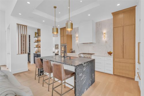 5602 Ella Lee Ln, Houston, TX, 77056-4023 | Card Image