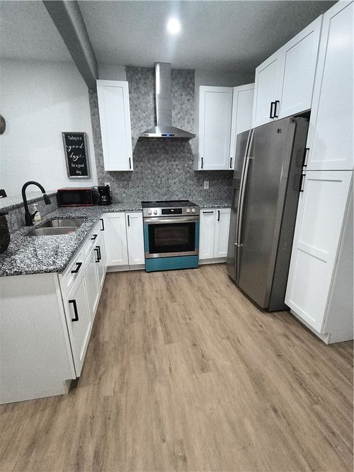 611 Wheelock St, Franklin, TX, 77856-3705 | Card Image