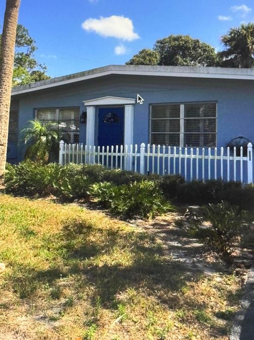 1040 Se 5th St, Stuart, FL, 34996-2562 | Card Image